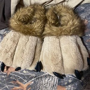 Bear feet slippers size L/XL fits men size 10-11
